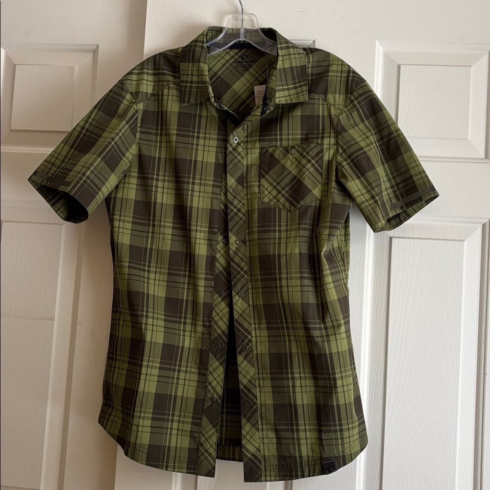 New Pearl Izumi Shirt Men's Medium Green Plaid Short Sleeve Button Up Snap